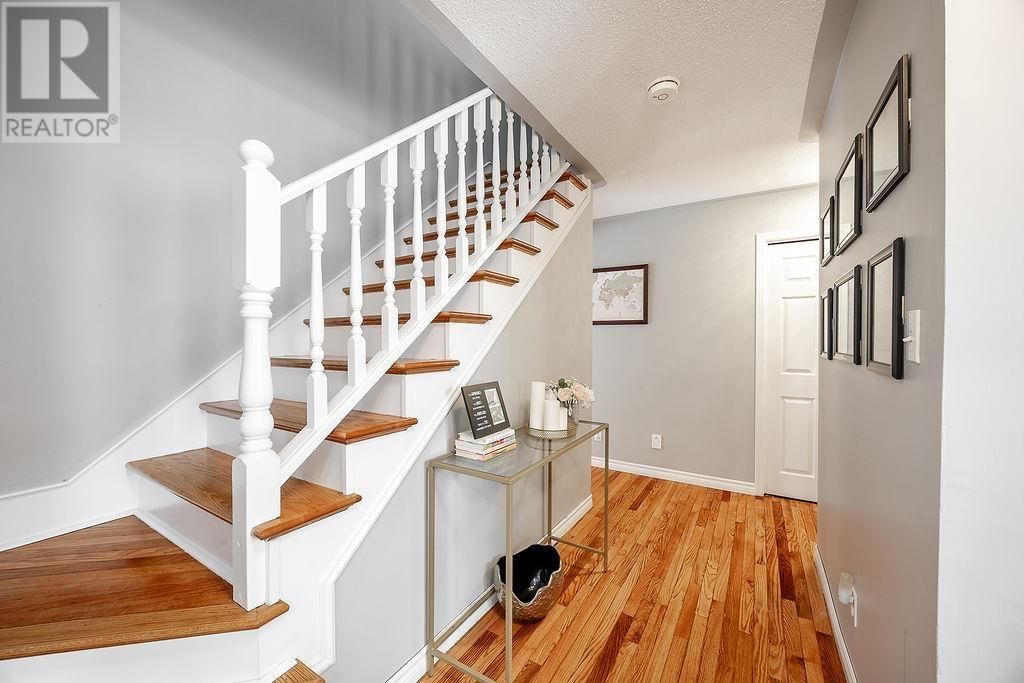 27 PLUMMER CRES Image 19