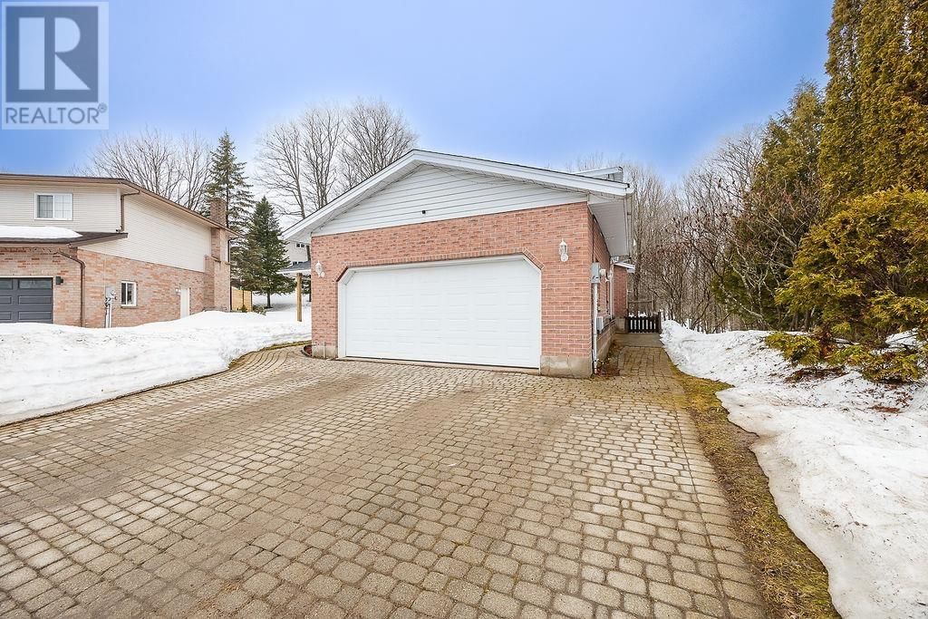 27 PLUMMER CRES Image 2