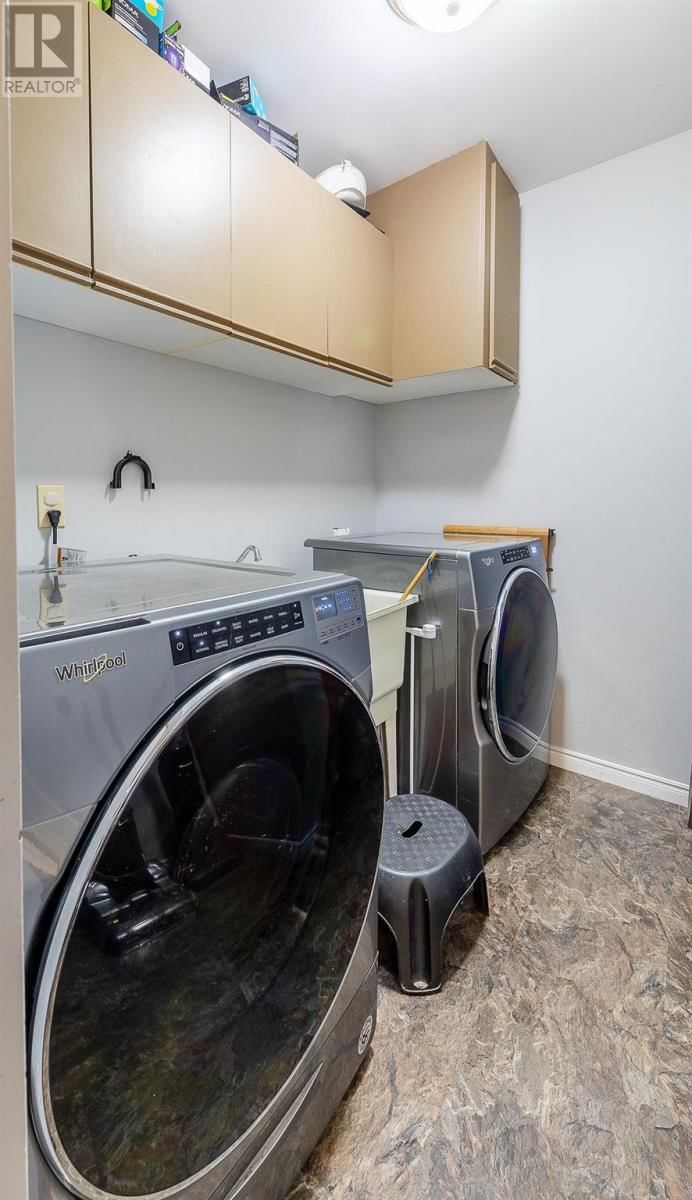 27 PLUMMER CRES Image 20