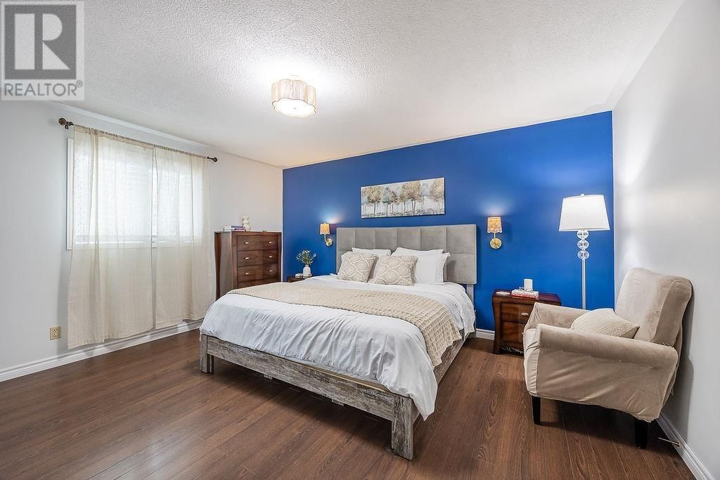 27 PLUMMER CRES Image 21