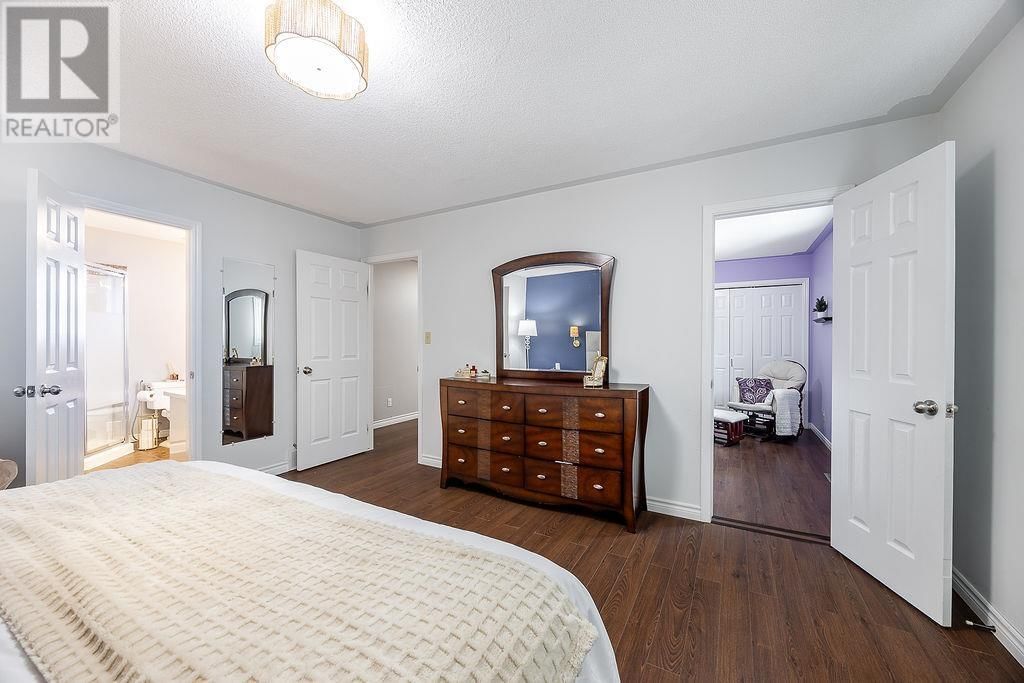 27 PLUMMER CRES Image 22