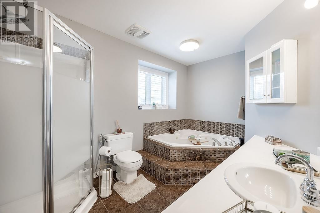 27 PLUMMER CRES Image 23