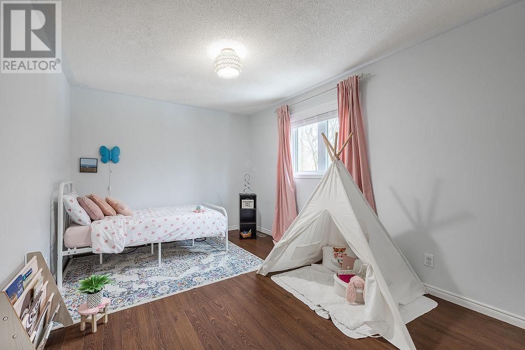 27 PLUMMER CRES Image 26