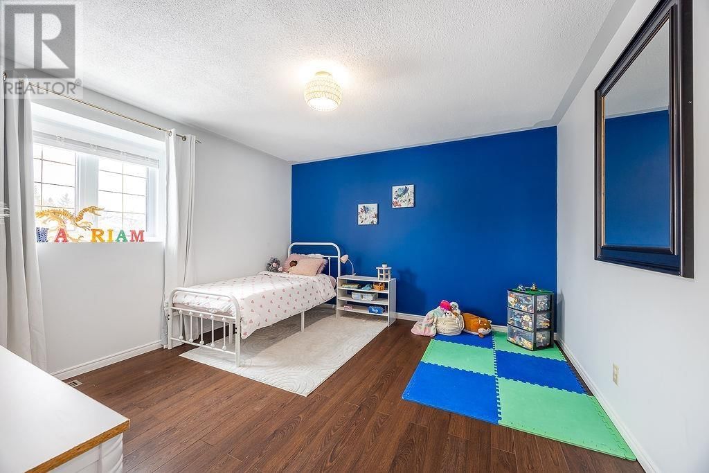 27 PLUMMER CRES Image 27