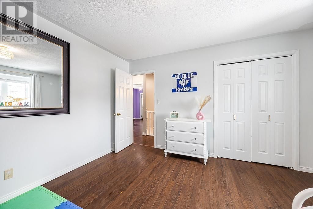 27 PLUMMER CRES Image 28