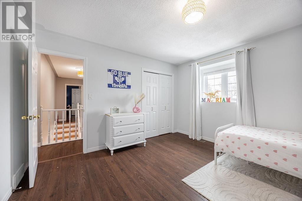 27 PLUMMER CRES Image 29