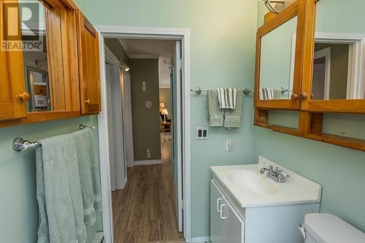 593 PINE ST Image 11