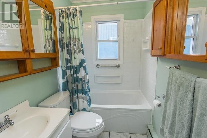 593 PINE ST Image 12