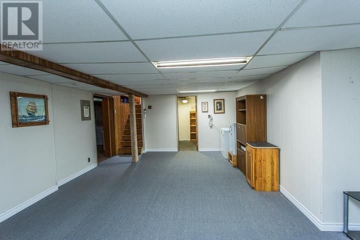 593 PINE ST Image 17