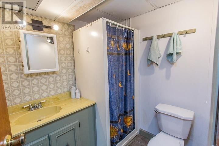 593 PINE ST Image 18