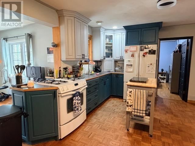 76 HURON AVE Image 11