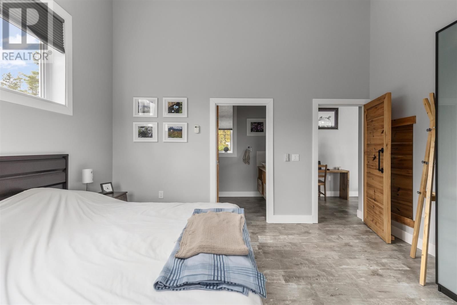 35 EMILY CT Image 33