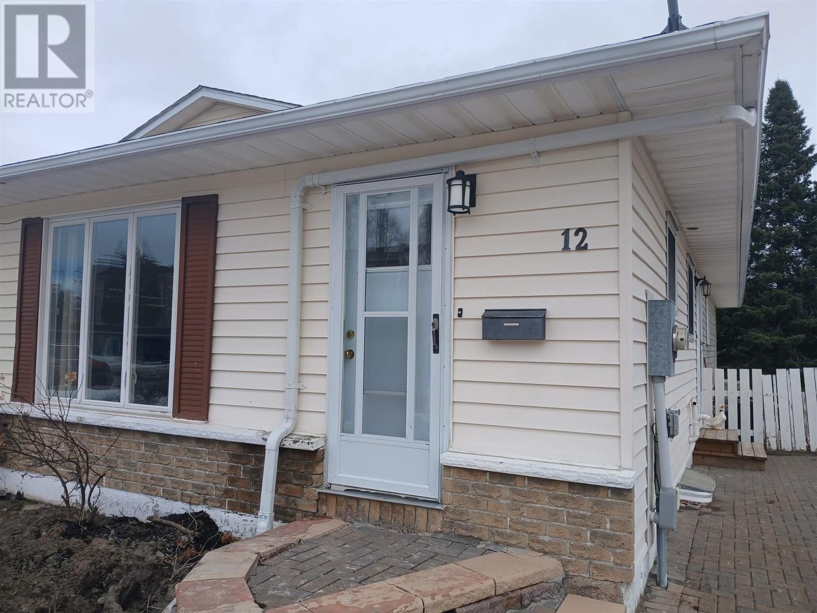 12 FOREST PL Image 1