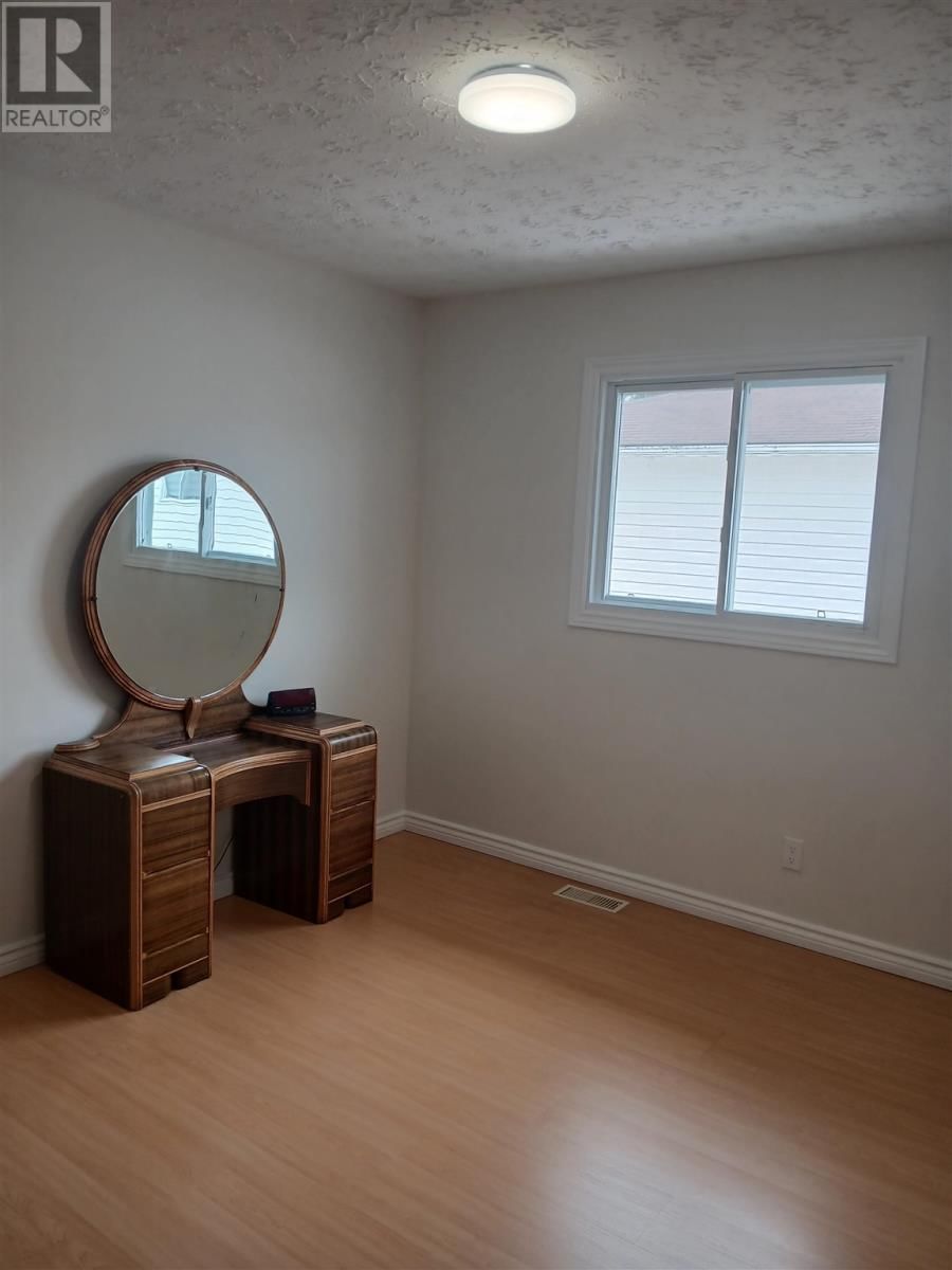 12 FOREST PL Image 14