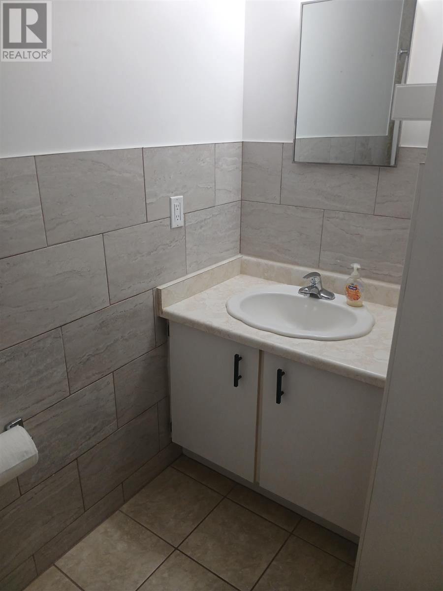 12 FOREST PL Image 17