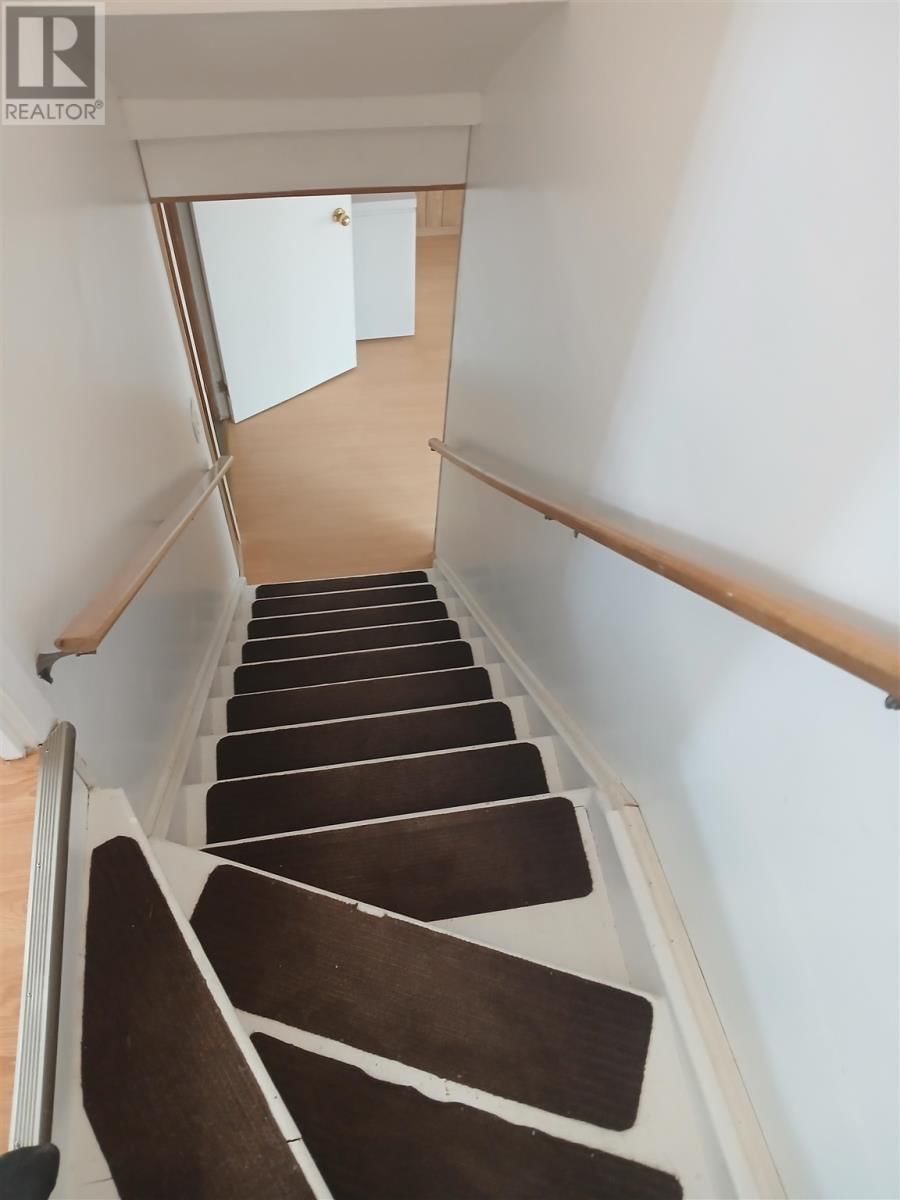 12 FOREST PL Image 18