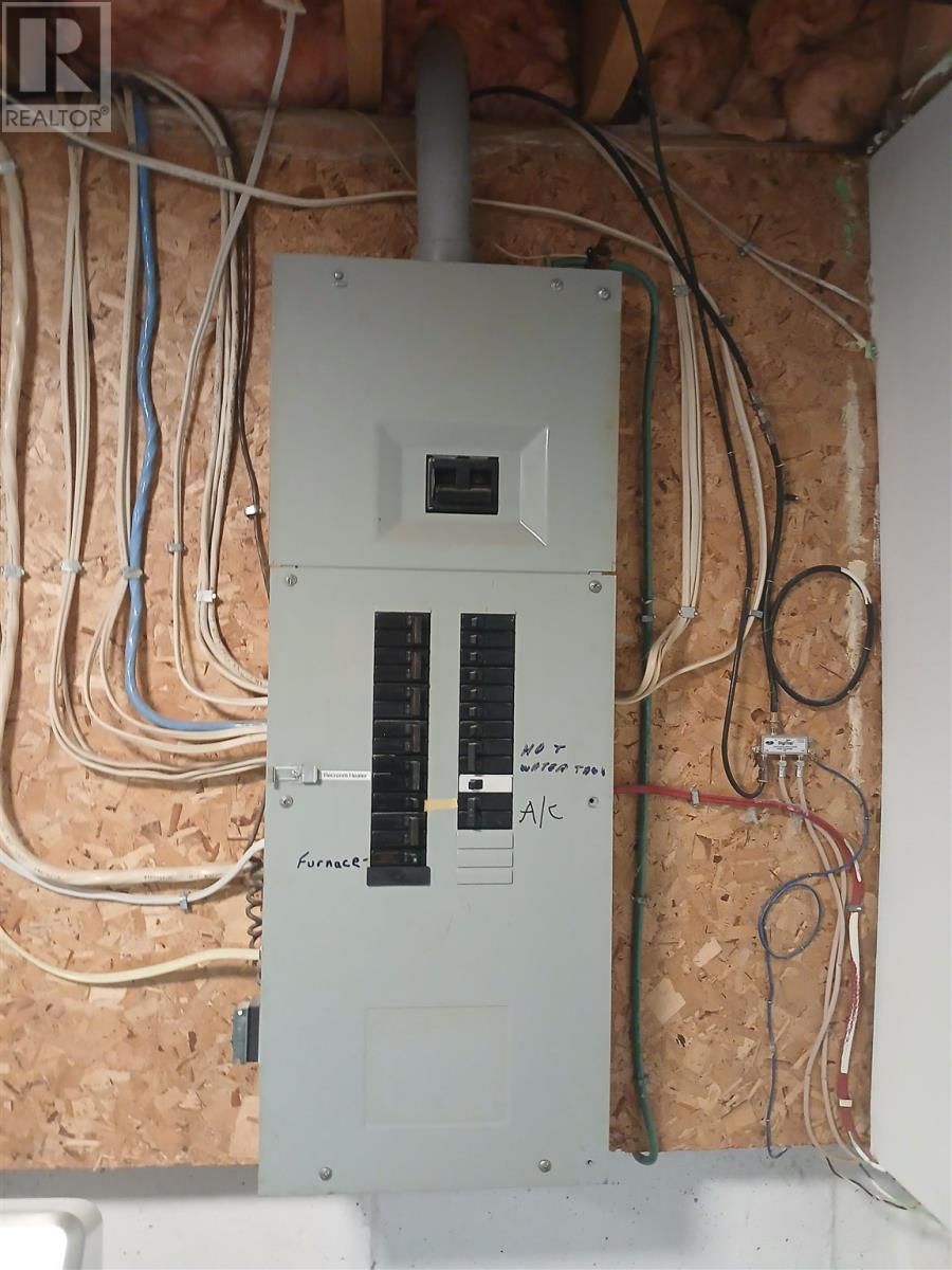 12 FOREST PL Image 24