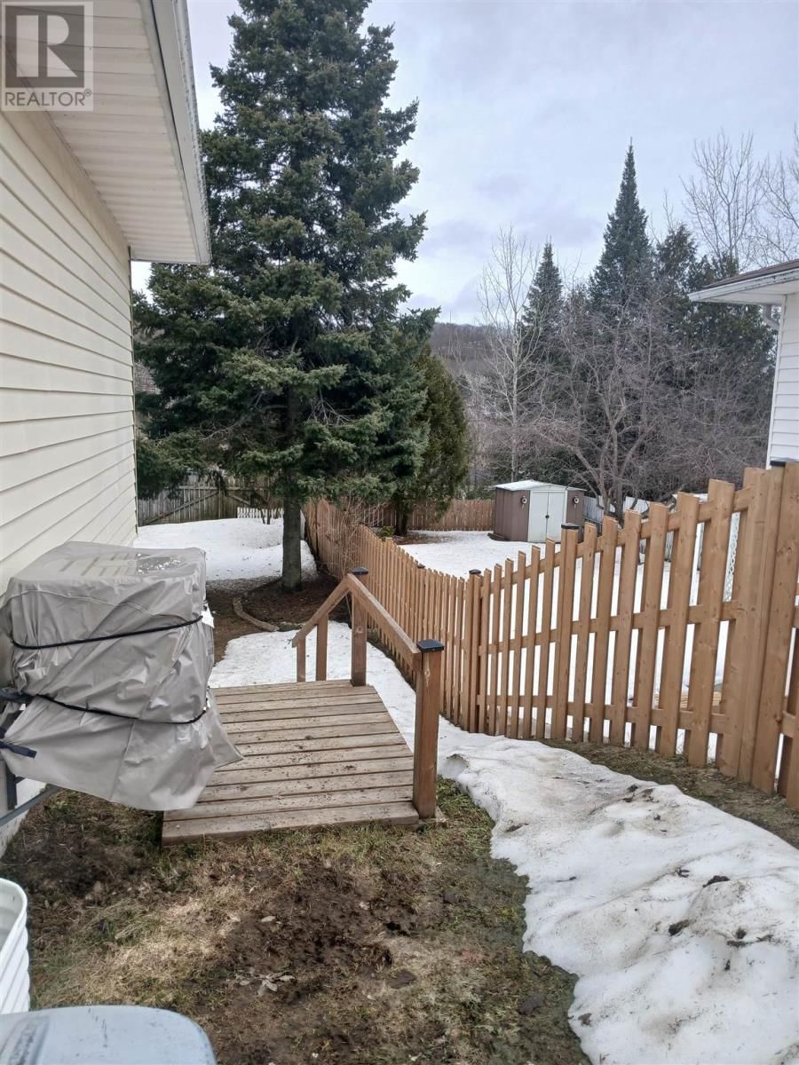 12 FOREST PL Image 26