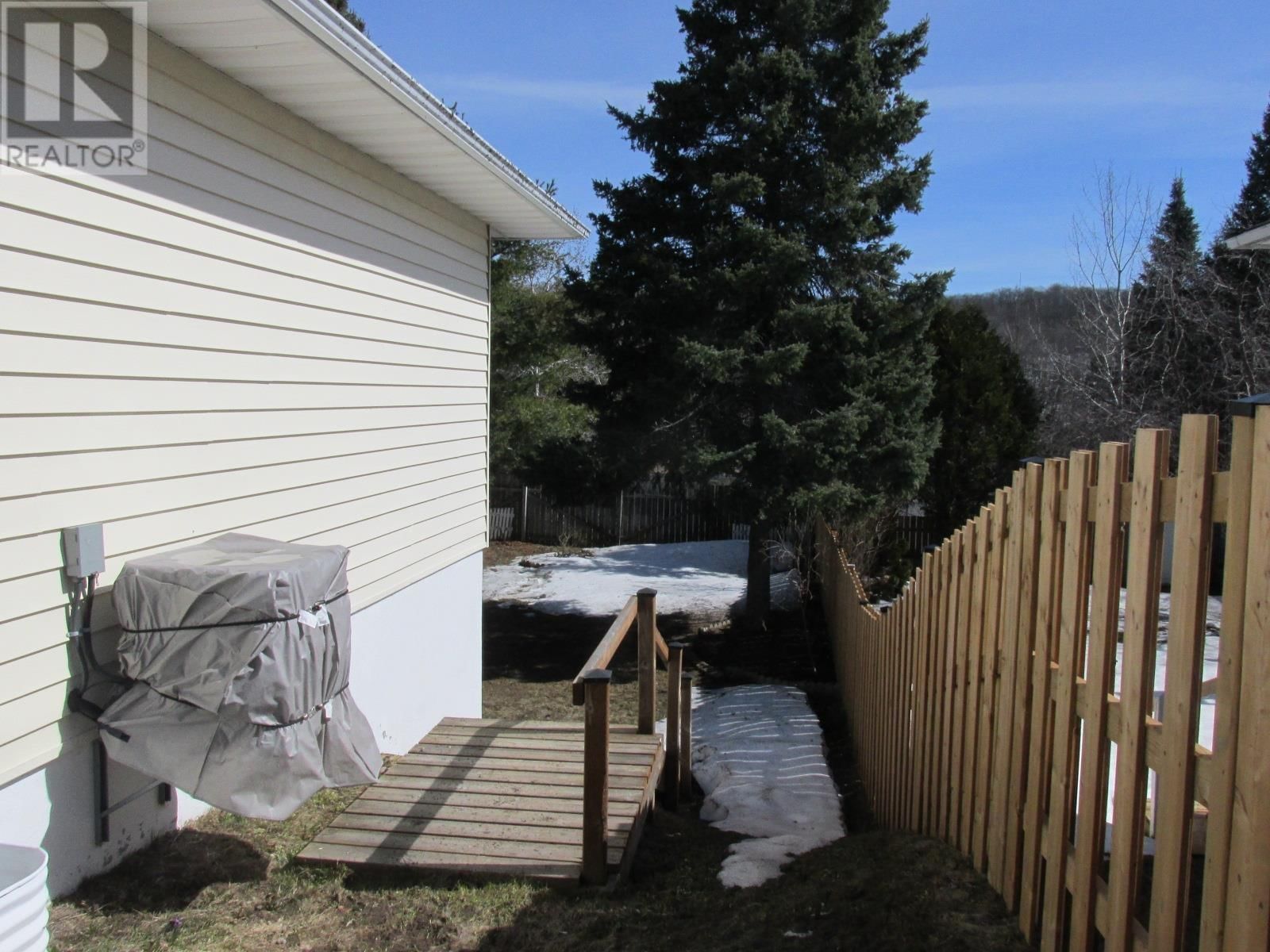 12 FOREST PL Image 29