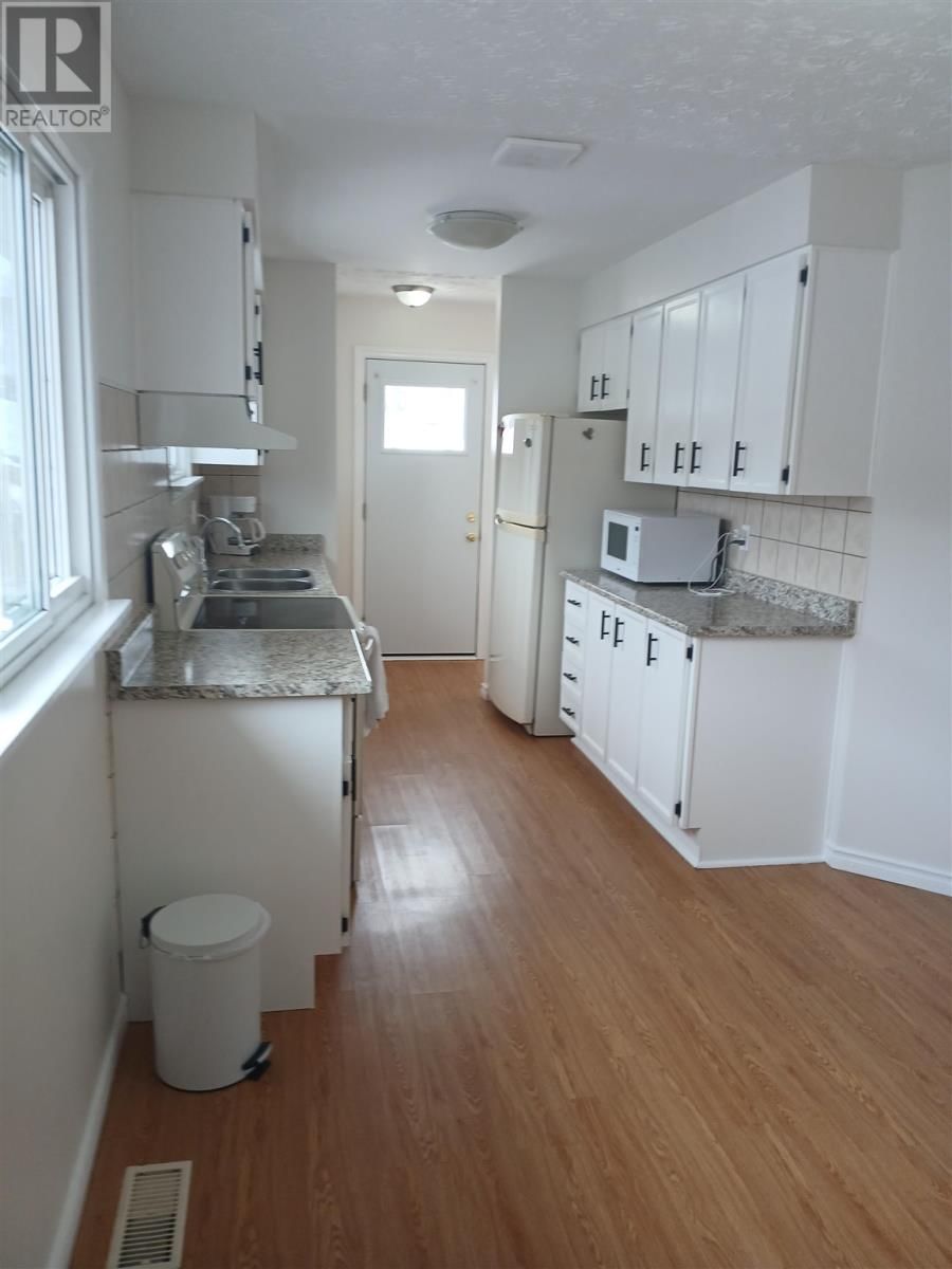 12 FOREST PL Image 4