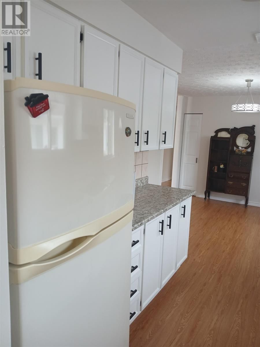 12 FOREST PL Image 5