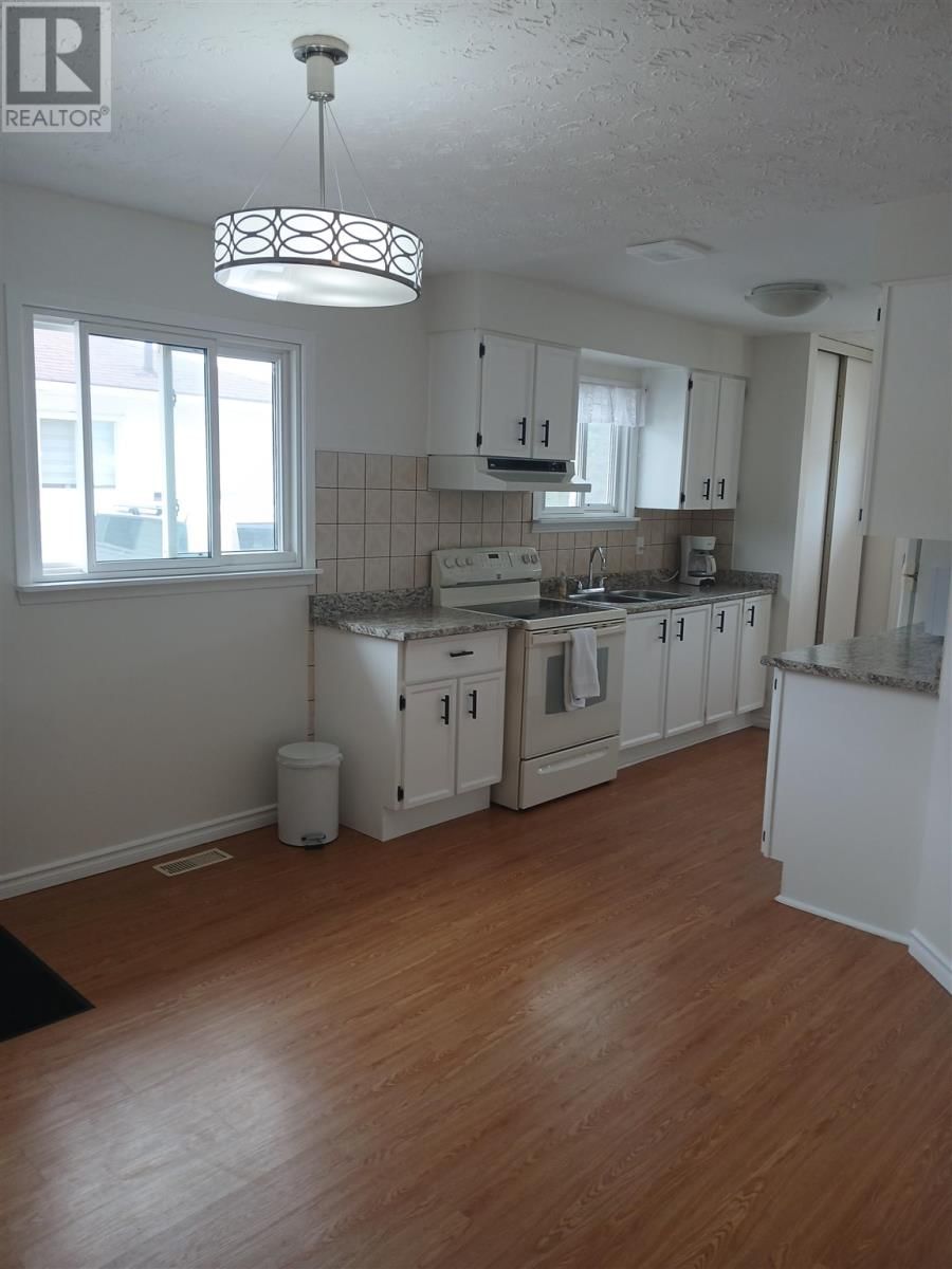 12 FOREST PL Image 8