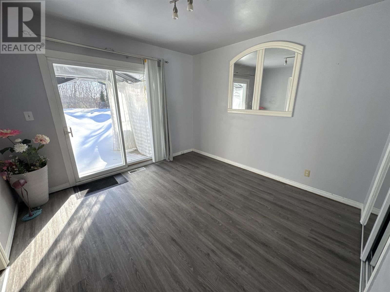 9 AXMITH AVE Image 10