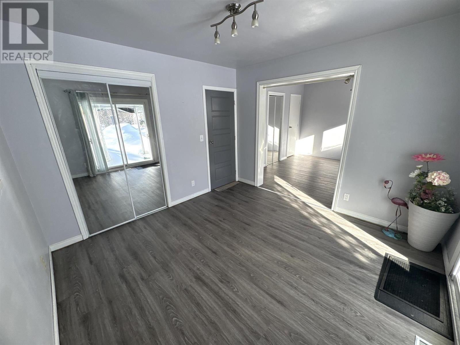 9 AXMITH AVE Image 11