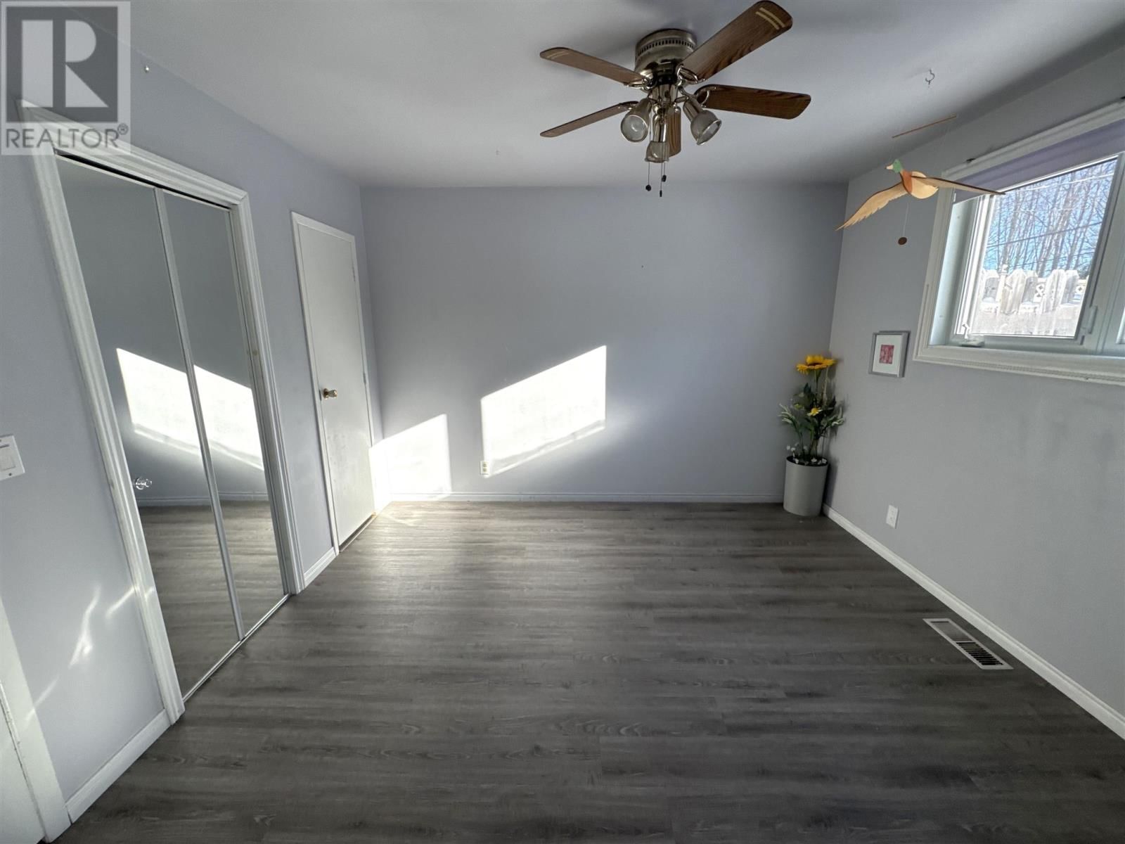 9 AXMITH AVE Image 12