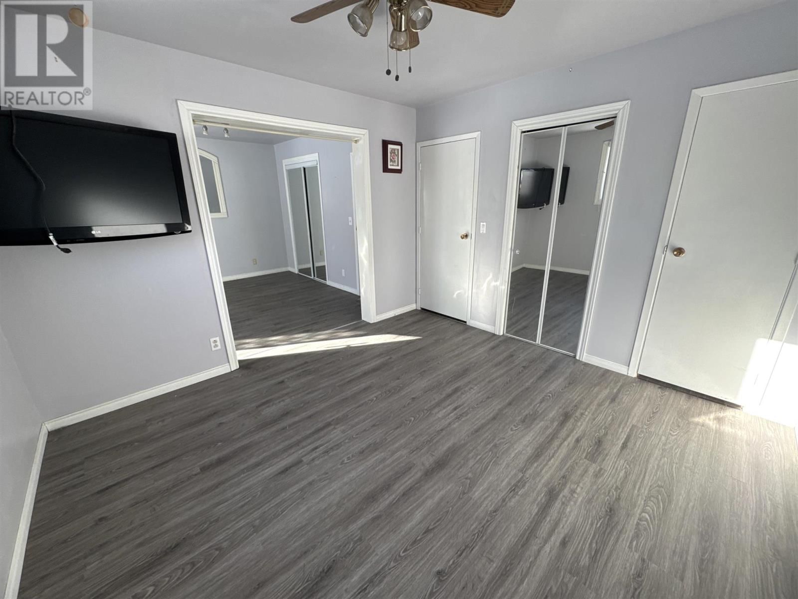 9 AXMITH AVE Image 13