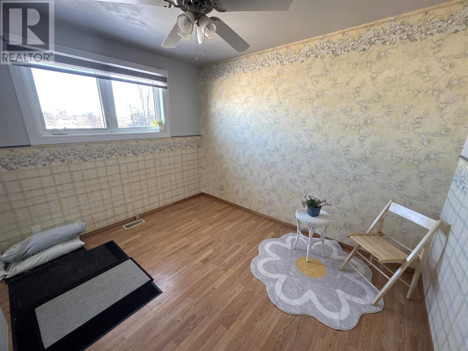 9 AXMITH AVE Image 14