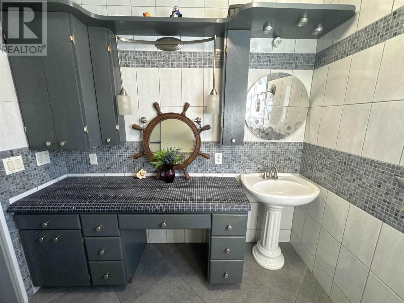 9 AXMITH AVE Image 16