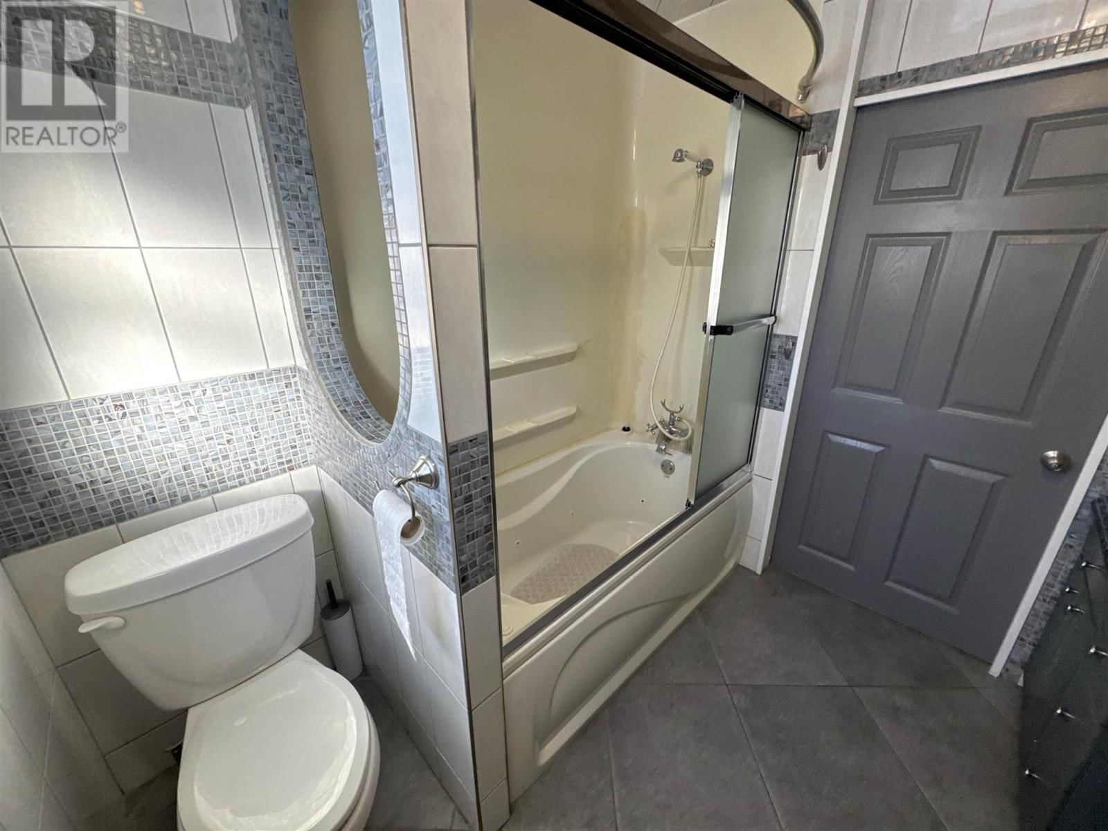 9 AXMITH AVE Image 17