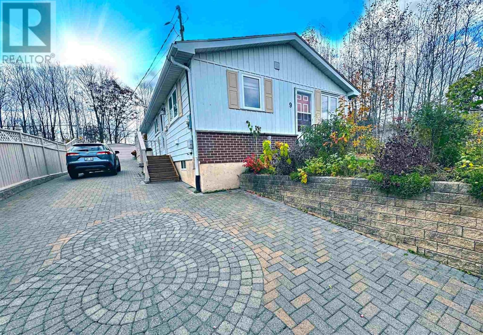 9 AXMITH AVE Image 25