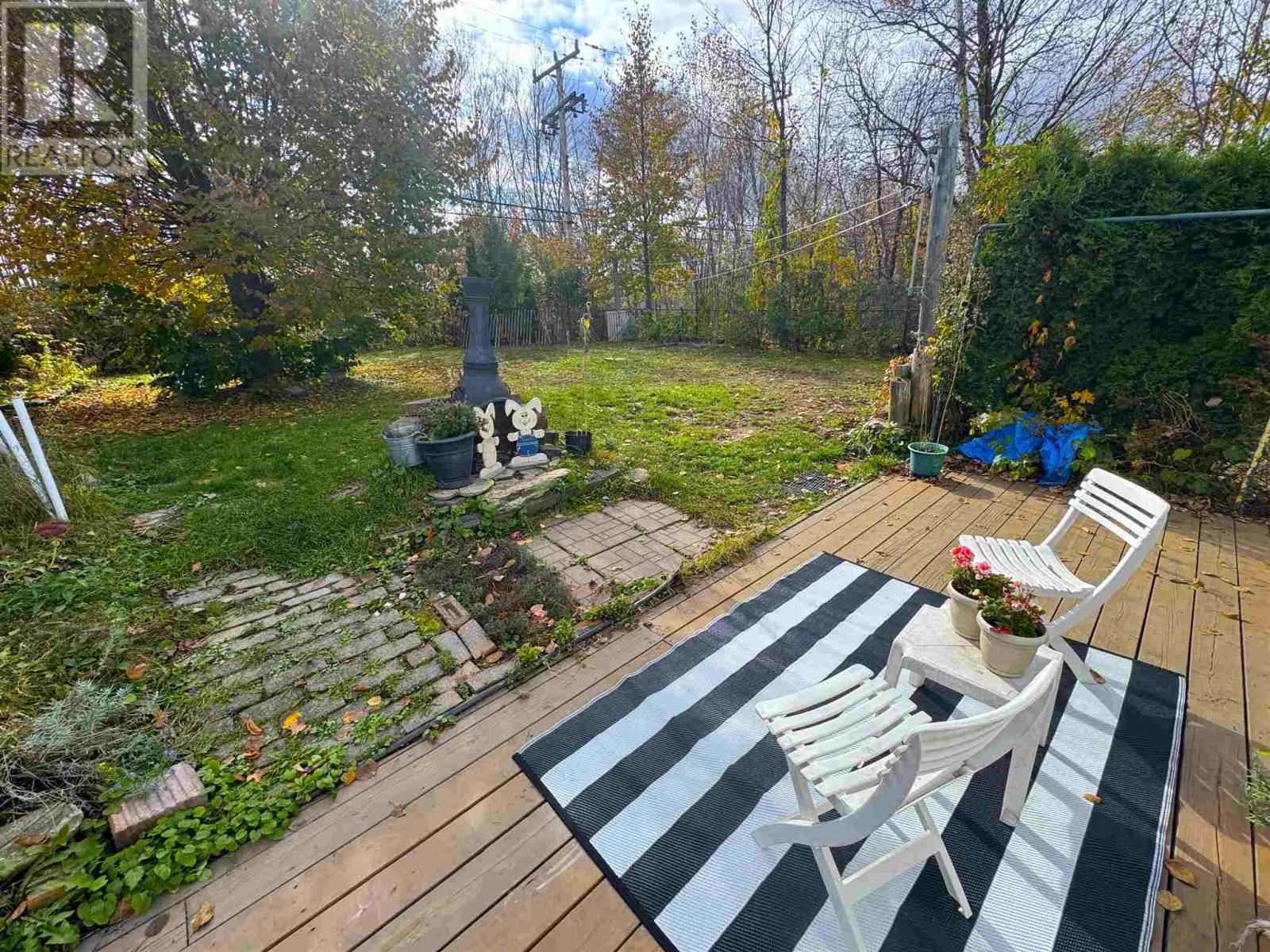 9 AXMITH AVE Image 26