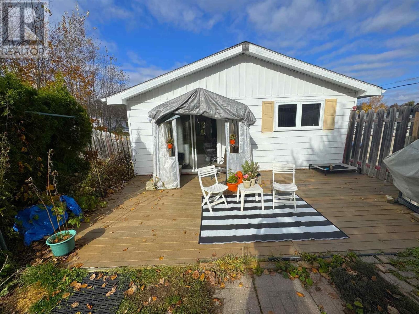 9 AXMITH AVE Image 30