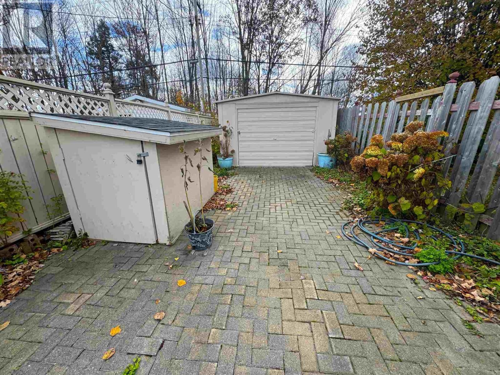 9 AXMITH AVE Image 31