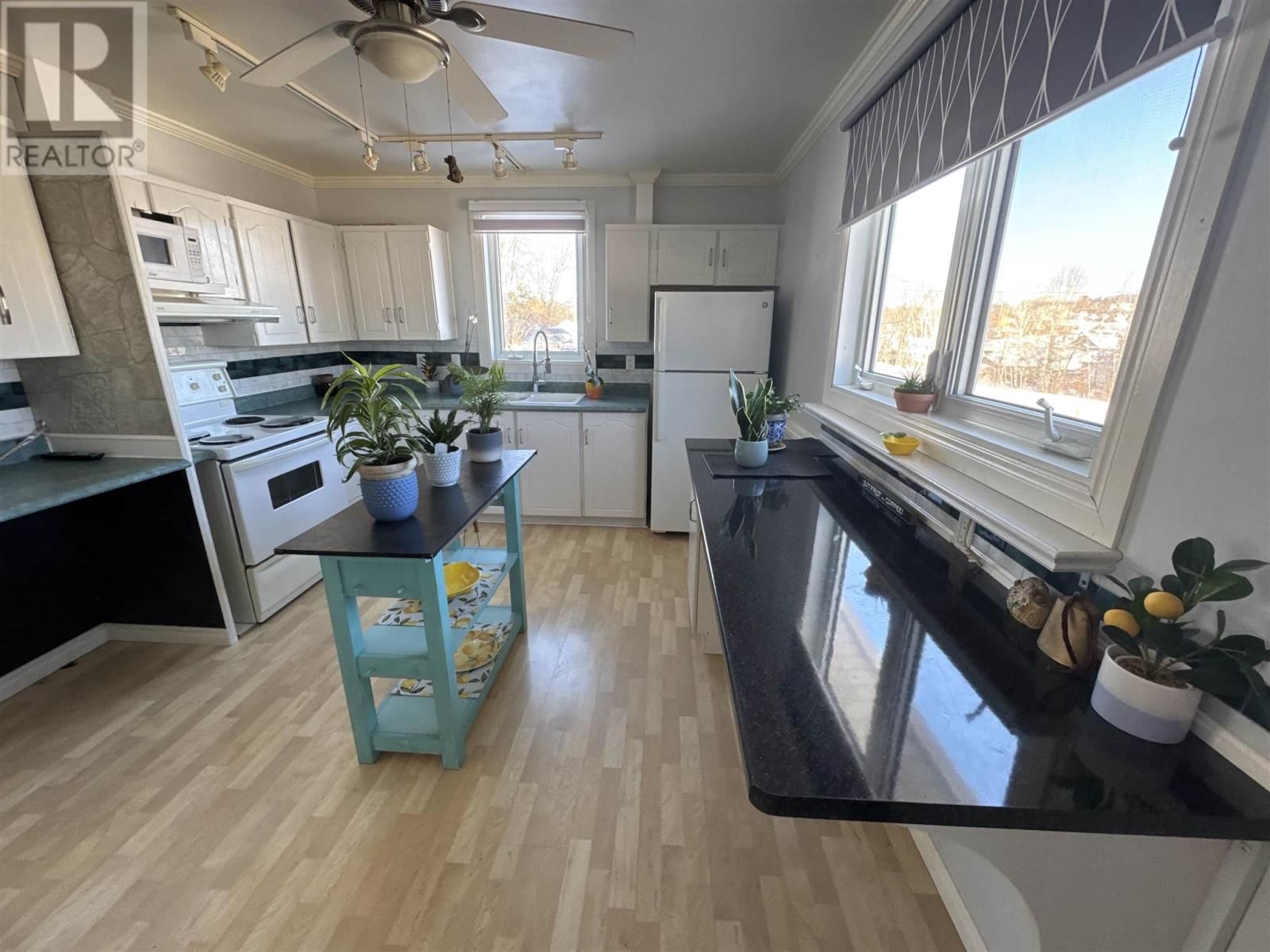 9 AXMITH AVE Image 6