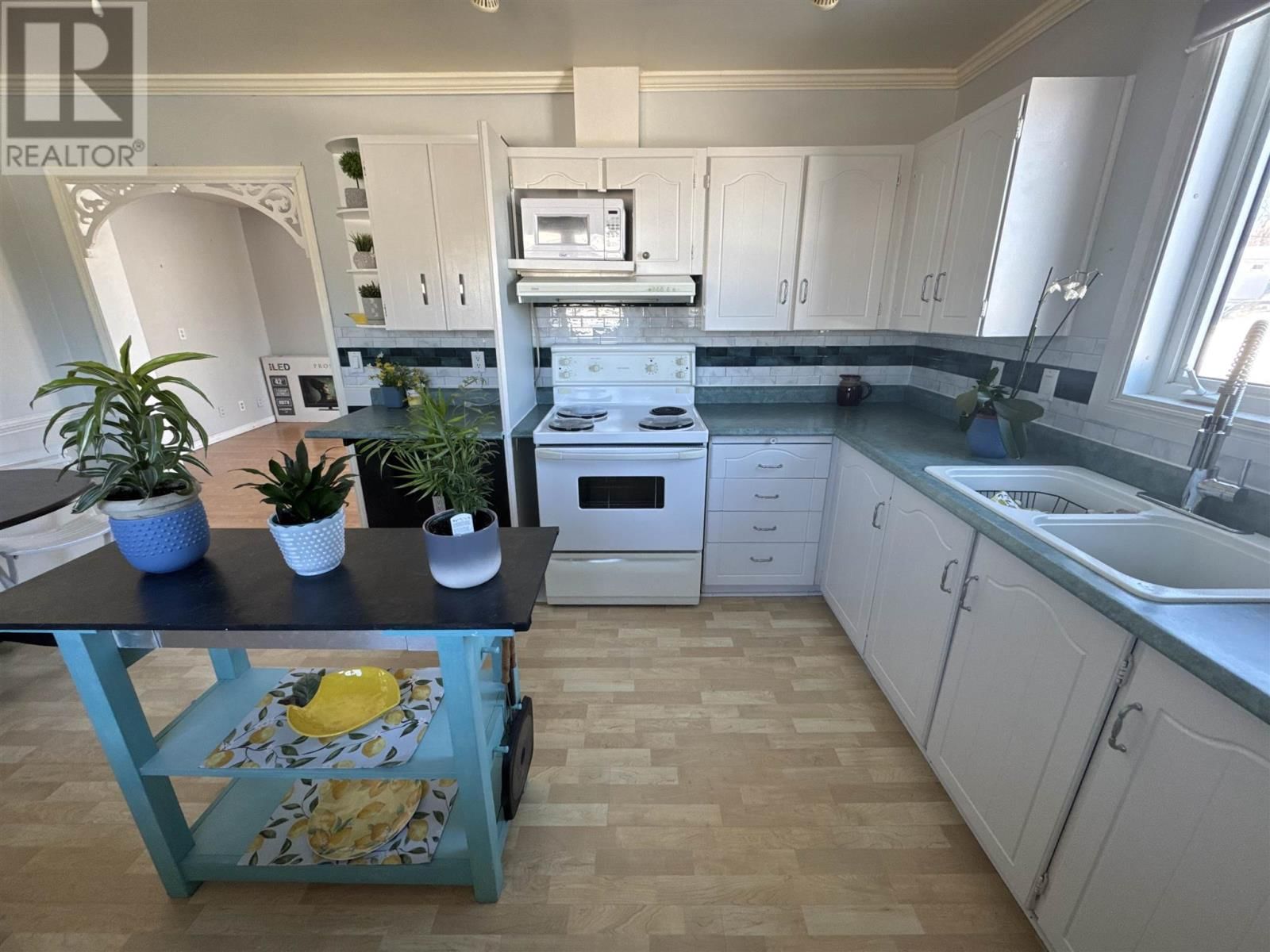 9 AXMITH AVE Image 7