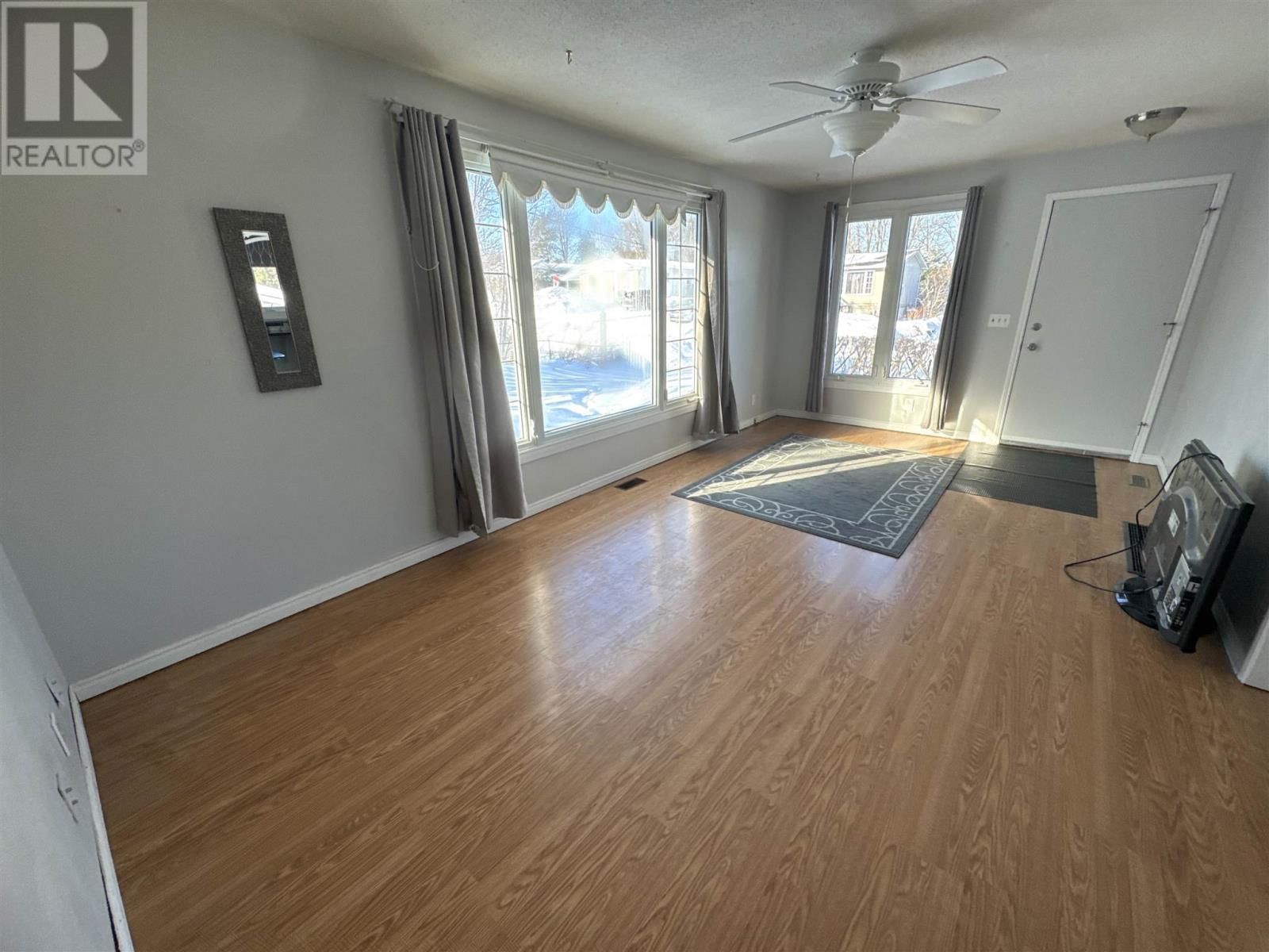 9 AXMITH AVE Image 8