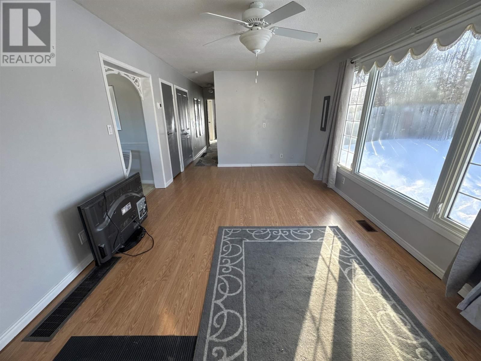 9 AXMITH AVE Image 9