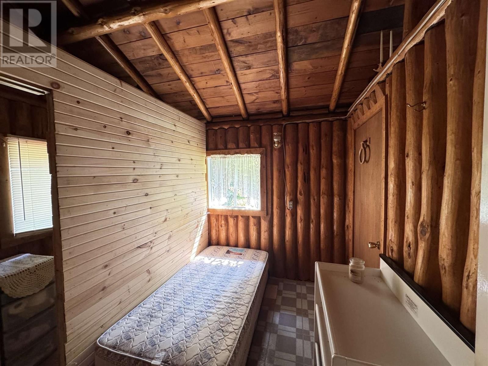 059 ANJIGAMI LAKE Image 17