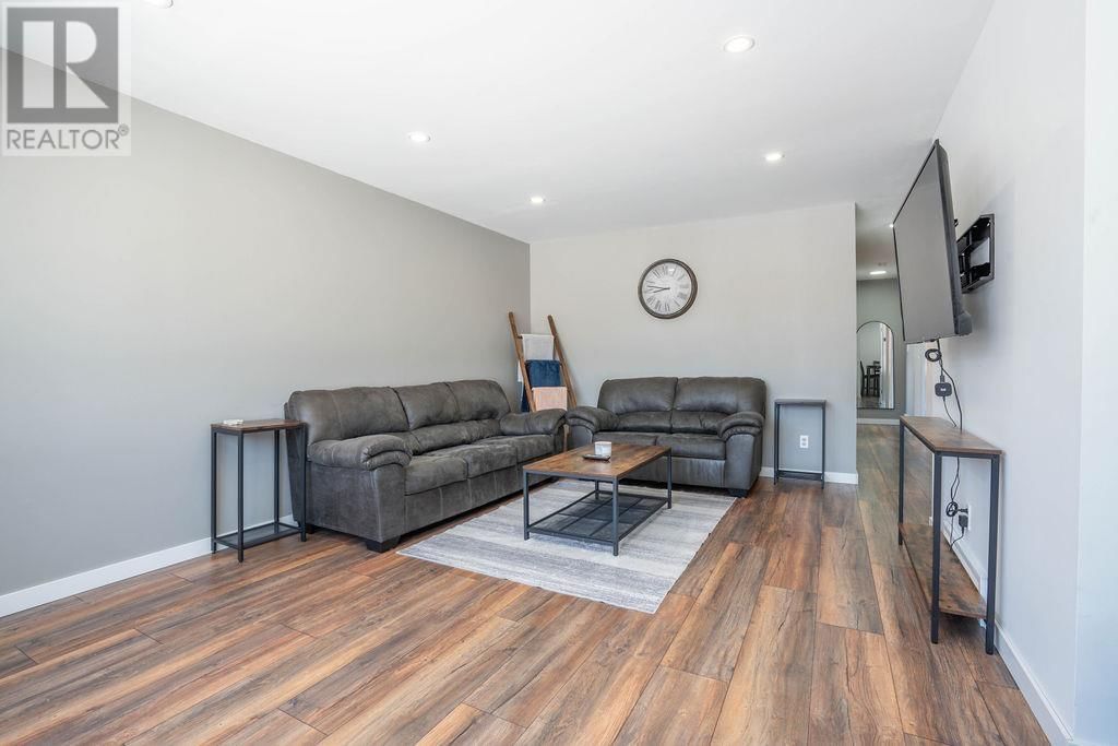 9 EAST DUNROBIN BAY Image 14