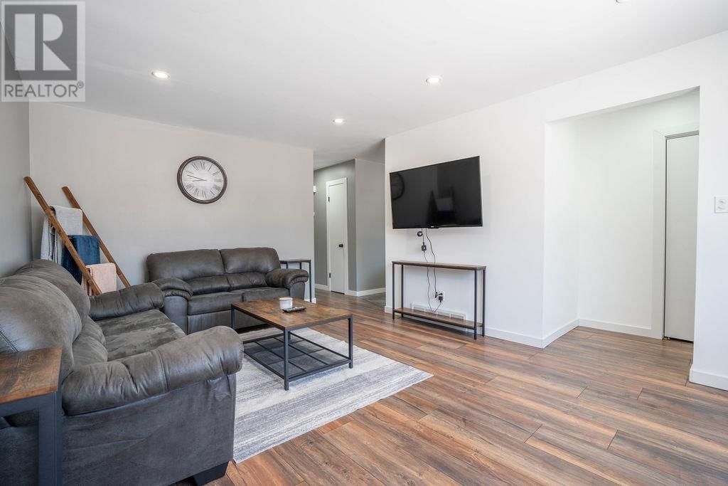 9 EAST DUNROBIN BAY Image 15