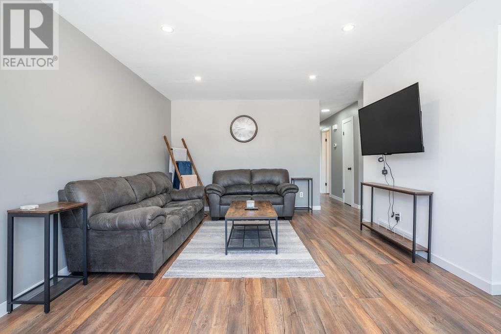 9 EAST DUNROBIN BAY Image 16