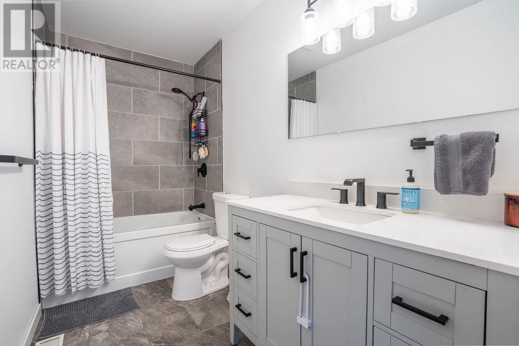 9 EAST DUNROBIN BAY Image 19