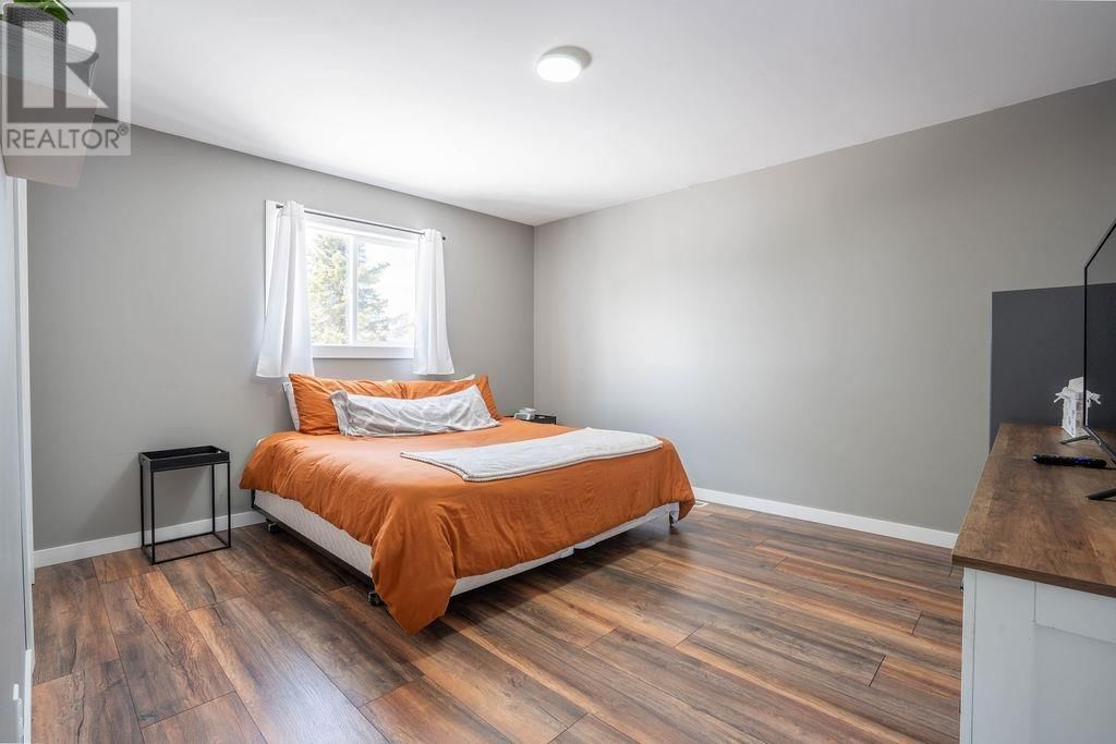 9 EAST DUNROBIN BAY Image 20