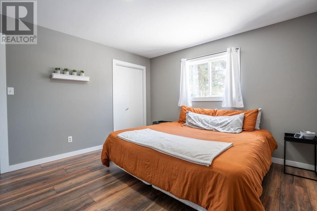 9 EAST DUNROBIN BAY Image 21