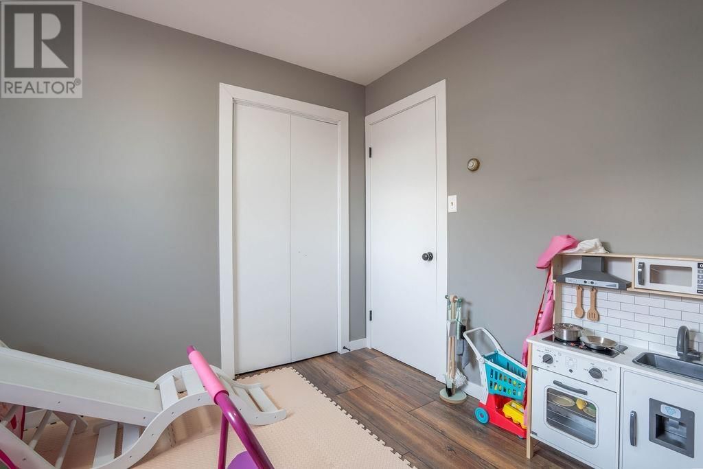 9 EAST DUNROBIN BAY Image 23