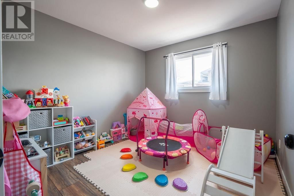 9 EAST DUNROBIN BAY Image 24